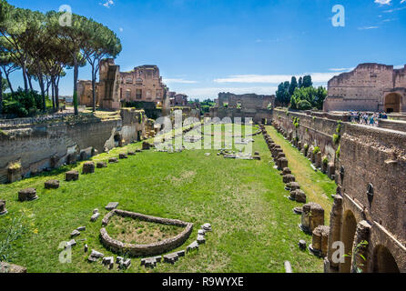 Vue sur le Stadion de Domitien au Palais de Domitien sur le Palatin, Rome, Italie Banque D'Images