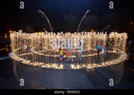 Scène de nuit de l'waterpark de Lima au Pérou Banque D'Images