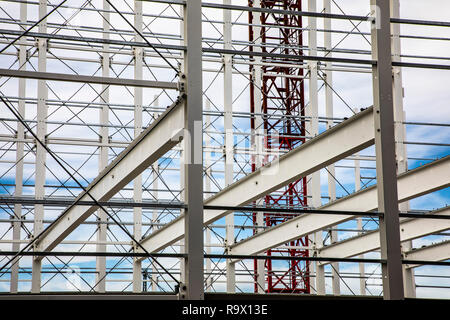 Site de construction, coque en métal, accolades métalliques, pilier parking garage bâtiment neuf, Banque D'Images