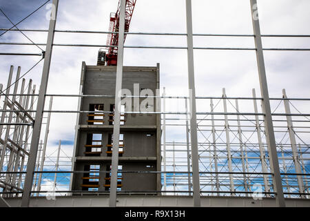 Site de construction, coque en métal, accolades métalliques, pilier parking garage bâtiment neuf, Banque D'Images