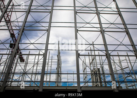 Site de construction, coque en métal, accolades métalliques, pilier parking garage bâtiment neuf, Banque D'Images