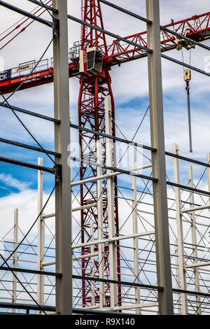 Site de construction, coque en métal, accolades métalliques, pilier parking garage bâtiment neuf, Banque D'Images