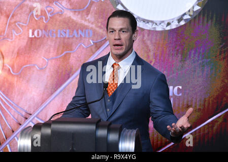 John Cena visite l'Empire State Building en faveur de Make-A-Wish Foundation le 20 décembre 2018 dans la ville de New York. Banque D'Images