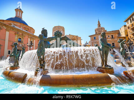 La rivière Turia Valencia fontaine dans la place de la Vierge carré de l'Espagne Banque D'Images