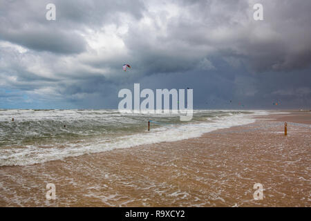 Sur la magnifique plage de Lakolk après de fortes pluies. Cette plage est beach après de fortes pluies, Jutland, Danemark. Cette plage est favori pour le kitesurf, surfin Banque D'Images