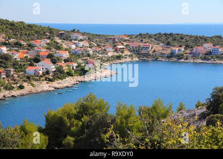 Dalmatie - côte paysage en Croatie. La baie de la mer Adriatique. Ville de Razanj. Banque D'Images