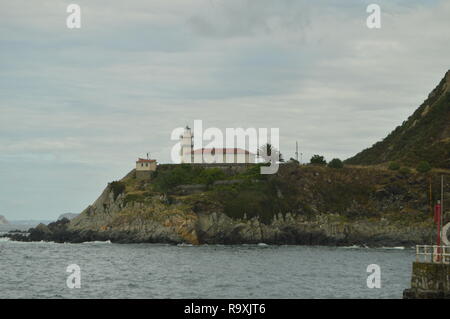 Vu le Phare du Port de Cudillero. Le 31 juillet 2015. Voyages, Nature, Vacances. Cudillero, Asturias, Espagne. Banque D'Images