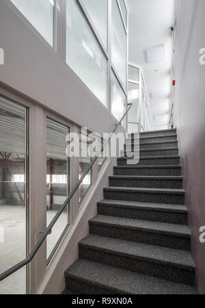 Escalier dans l'immeuble de bureaux. Hall. Banque D'Images