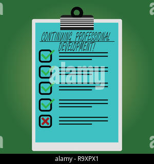 La main conceptuel montrant un développement professionnel continu. Texte photo entreprise de maintenir et d'améliorer les connaissances Presse-papiers Vertical wi Banque D'Images