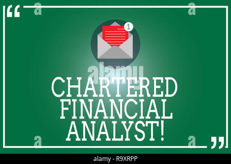 Texte de l'écriture manuscrite Analyste financier agréé. Concept d'investissement et les professionnels de la signification de l'enveloppe ouverte avec du papier Nouveau message électronique à l'intérieur Banque D'Images