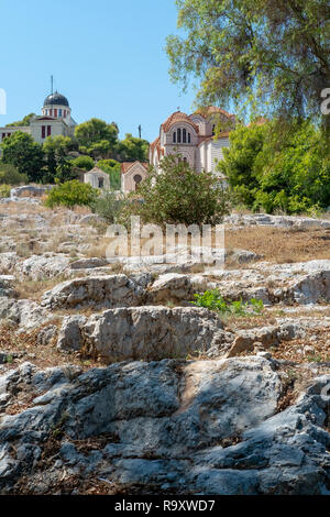 Église de Saint Marina (Agia Marina) et l'observatoire national sur la Colline des nymphes à Athènes, Grèce Banque D'Images