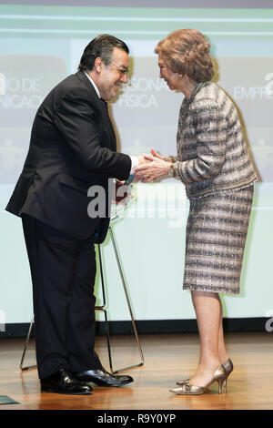 La Reine Sofia reçoit un prix d'une fois au cours de la 'Premios Solidarios 2018 Une fois de la Comunidad de Madrid' Awards (lit. 2018 Prix de la solidarité de la Communauté de Madrid UNE FOIS) à la Reine Sofia comprend : La Reine Sofia d'Espagne où : Madrid, Espagne Quand : 27 Nov 2018 Crédit : Oscar Gonzalez/WENN.com Banque D'Images