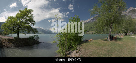 Vue de la plage de Walenstadt à Walenstadt, Alpes Suisses Banque D'Images