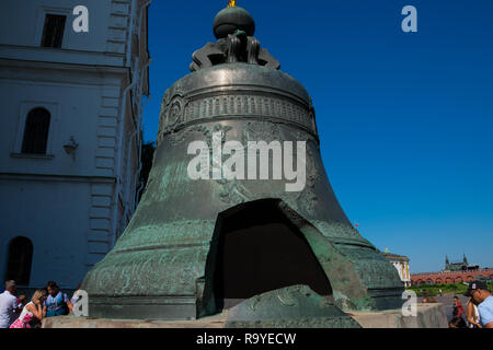 Moscou, Russie. Le 25 août 2018. Le Tsar Bell a également connu sous le nom de Tsarsky Kolokol est sur l'affichage sur le Kremlin de Moscou Banque D'Images