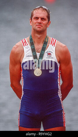 Atlanta, USA, GBR M2- Steve Redgrave, médaillé d'or sur le quai après avoir remporté le prix de la finale aux Jeux Olympiques de 1996, d'Aviron du Lac Lanier, Gainsville, la Géorgie [Photo Peter Spurrier/Intersport Images] Banque D'Images