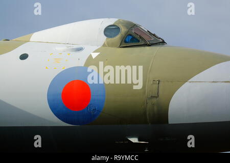 Bombardier Avro Vulcan XM607 qui a été utilisé dans la guerre froide et repose maintenant sur la base aérienne de Waddington RAF dans le Lincolnshire pour passants à voir. Banque D'Images