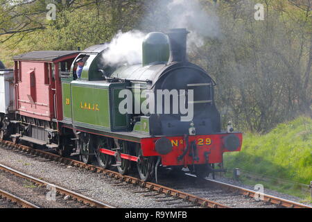 Pas de réservoir de Lambton29 Le transport de marchandises à travers la station Goathland sur le North Yorkshire Moors Railway. Banque D'Images