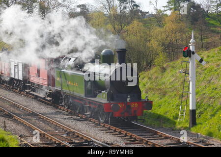 Pas de réservoir de Lambton29 Le transport de marchandises à travers la station Goathland sur le North Yorkshire Moors Railway. Banque D'Images