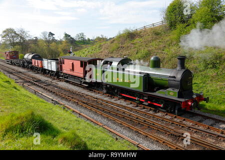 Pas de réservoir de Lambton29 Le transport de marchandises à travers la station Goathland sur le North Yorkshire Moors Railway. Banque D'Images