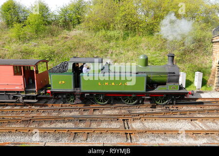 Pas de réservoir de Lambton29 Le transport de marchandises à travers la station Goathland sur le North Yorkshire Moors Railway. Banque D'Images