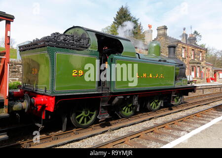 Pas de réservoir de Lambton29 Le transport de marchandises à travers la station Goathland sur le North Yorkshire Moors Railway. Banque D'Images