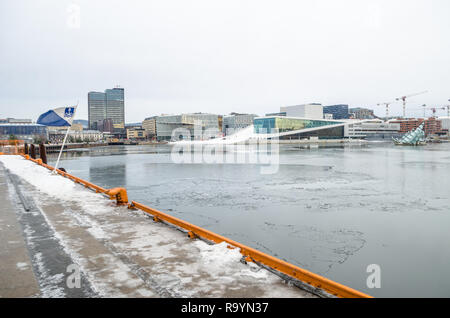 Froid en hiver vue sur Oslo Opera House. Banque D'Images