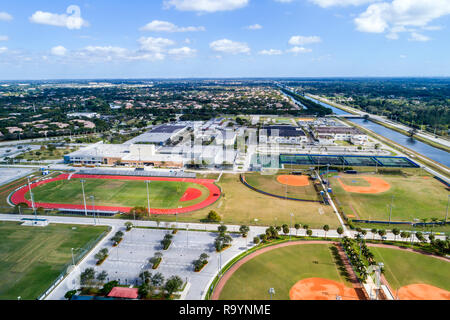 Weston Florida, fort ft. Lauderdale, vue aérienne du dessus, Cypress Bay High School, Vista Park, piste de baseball diamants, FL181222d12 Banque D'Images