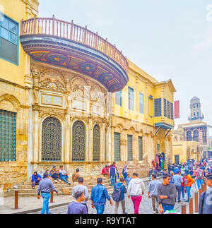 Le Caire, Egypte - 20 décembre 2017 : l'escalier de Sabil-Kuttab de Muhammad Ali Pasha sont si chers pour assis chez les jeunes, le 20 décembre Banque D'Images