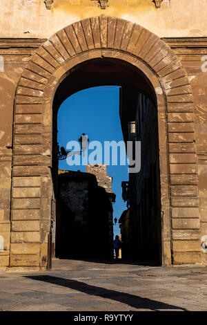 Palazzo Campana, l'entrée de la partie la plus ancienne de la ville de Colle Val d'Elsa, Sienne, Toscane Banque D'Images