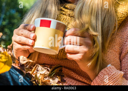 Femme avec verre Banque D'Images