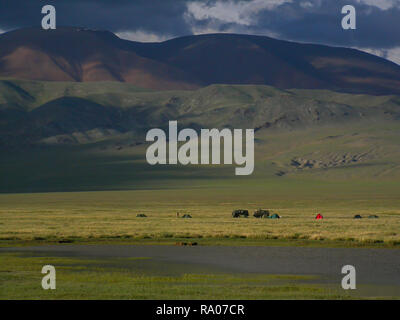 Camp de recherche à distance en Altai Tavan Bogd National Park, Mongolie Banque D'Images