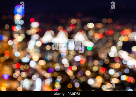 Antenne de flou artistique Vue de nuit du quartier financier de San Francisco ; background bokeh de lumières colorées ; abstract background Banque D'Images