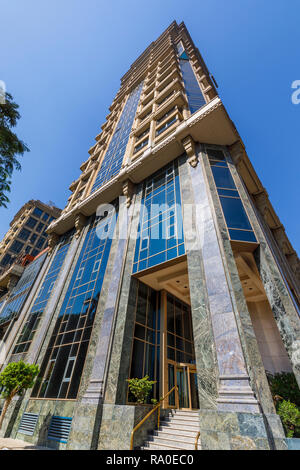 L'extérieur de l'hôtel 5 étoiles au Caire la première résidence Hôtel Four Seasons et premier Mall, Giza, Le Caire, Egypte sur une journée ensoleillée avec ciel bleu Banque D'Images