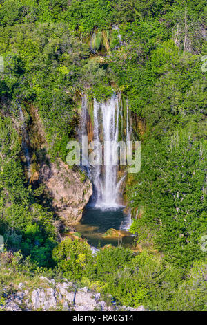 Manojlovac cascade, Parc National de Krka, Croatie. Manojlovac Cascade, parc national de Krka en Croatie. Vue sur la cascade Manojlovac, près de Knin dans Banque D'Images