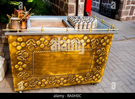 Café turc traditionnel sur sable. Turk kahvesi célèbre en Turquie Banque D'Images