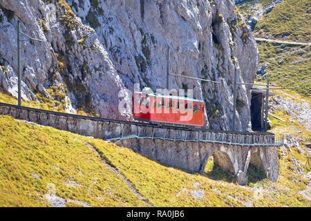 Ascension du mont Pilatus sur voyager par mondes, 48 pour cent, de paysage touristique Suisse Banque D'Images