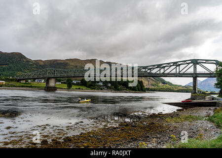 Ballachulish bridge Lochaber, dans les Highlands écossais sur un jour nuageux et pluvieux Banque D'Images