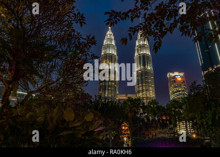 Tour KLCC - Vue du parc Banque D'Images