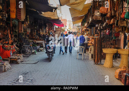 05-03-15, Marrakech, Maroc. Scène de rue à la médina, ou vieille ville. Photo : © Simon Grosset Banque D'Images