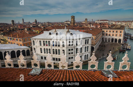 Vue depuis T Fondaco dei vie Tedaschi department store, Venise, Italie. Banque D'Images