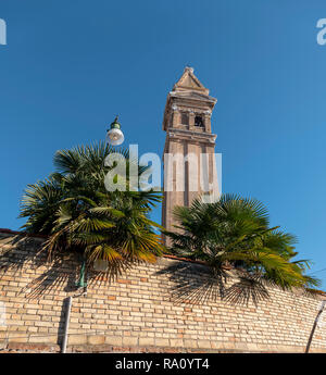 Tour de l'église de San Martino, Burano, Venise, Italie. Banque D'Images