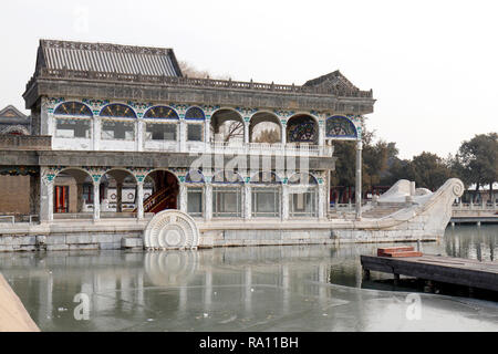 Le bateau de marbre est situé dans le coin nord-ouest de lac Kunming. Au-dessous de la colline de la longévité. Summer Palace, Beijing. La Chine. Han Chuan (Terre bateau) Banque D'Images