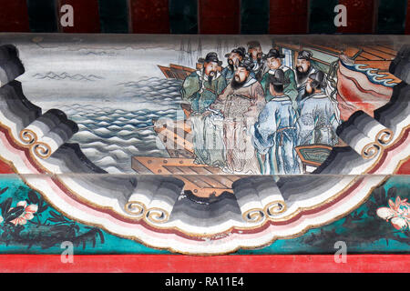 Intérieur de la long couloir avec plafond peint décoré. Par l'intermédiaire de passerelle du Palais d'été, Pékin, Chine Banque D'Images