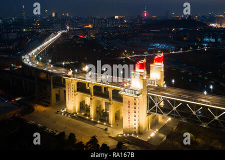 Nanjin, Nanjin, Chine. Dec 29, 2018. Nanjing, Chine-vue de la nuit de Nanjing Yangtze River Bridge à Nanjing, Jiangsu Province de Chine orientale. Crédit : SIPA Asie/ZUMA/Alamy Fil Live News Banque D'Images