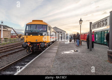 Bo'ness, Ecosse, Royaume-Uni. 29 décembre 2018. Le Bo'ness et Kinneil Railway Diesel d'hiver annuel attire des centaines de Gala les amateurs de trains de tout le Royaume-Uni. L'événement comprend des locomotives diesel tirant un train de voyageurs le long de la ligne de 5 mile de long Bo'ness Gare à Manuel. © Garry Cornes / Alamy Live News ​ Banque D'Images