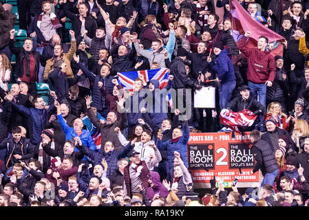 Edinburgh, Ecosse, Royaume-Uni. 29 décembre 2018. Football, Ladbrokes Premiereship écossais - Hibernian v Coeur de Midlothian, Easter Road Stadium, Edinburgh, Midlothian, UK. 29/12/2018. Pic montre : Jubilant Heart's fans célébrer leur équipe allant de 1 jusqu'au cours de la première moitié comme l'hôte de Hibs Coeur de Midlothian à Pâques Road, Edinburgh, Royaume-Uni le 29 décembre 2018. Photo : Alamy/Ian Jacobs Crédit : Ian Jacobs/Alamy Live News Banque D'Images