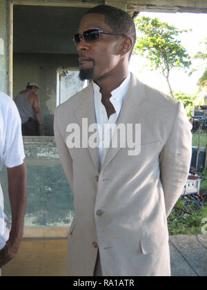 République dominicaine - 18 NOVEMBRE 2005 : (COUVERTURE EXCLUSIVE) sur l'ensemble de Miami Vice, Vice-détectives James Crockett (Colin Farrell) et Ricardo Tubbs (Oscar gagnant Jaime Foxx) prendre sur le monde de la drogue en Floride dans un remake des années 80 classic TV show Miami Vice. Le 18 novembre 2005 en République Dominicaine. Les gens ; Jaime Foxx Banque D'Images