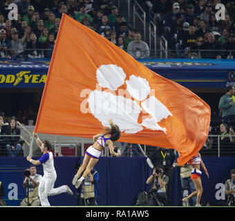 Arlington, Texas, USA. Dec 29, 2018. Touchdown Clemson jubilation. Credit : Hoss McBain/ZUMA/Alamy Fil Live News Banque D'Images