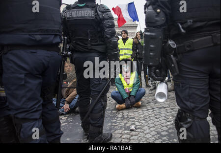 Gilet Jaune Protestataires Sasseoir Sur La Route Pour