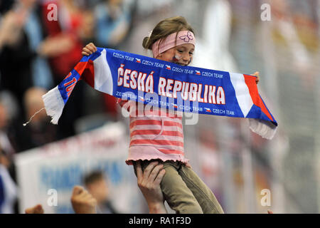 10 mai 2015 - Prague, République tchèque - Der Eishockey-WM 2015, am 10 mai 2015, im Prag, République tchèque. Deutschland gegen Spanien, 2:4. Fans aus Frankreich....... *** *** Local Caption Fans de République tchèque au cours de l'année 2015 Championnat du monde de hockey 2009 match entre l'Allemagne contre la République tchèque à l'O2 Arena de Prague, République tchèque, le 10 mai 2015. (Crédit Image : © Slavek Ruta/Zuma sur le fil) Banque D'Images